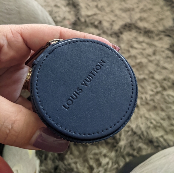 Louis Vuitton horizon ear buds